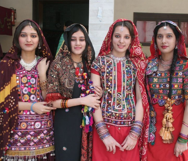 pakistani traditional dresses